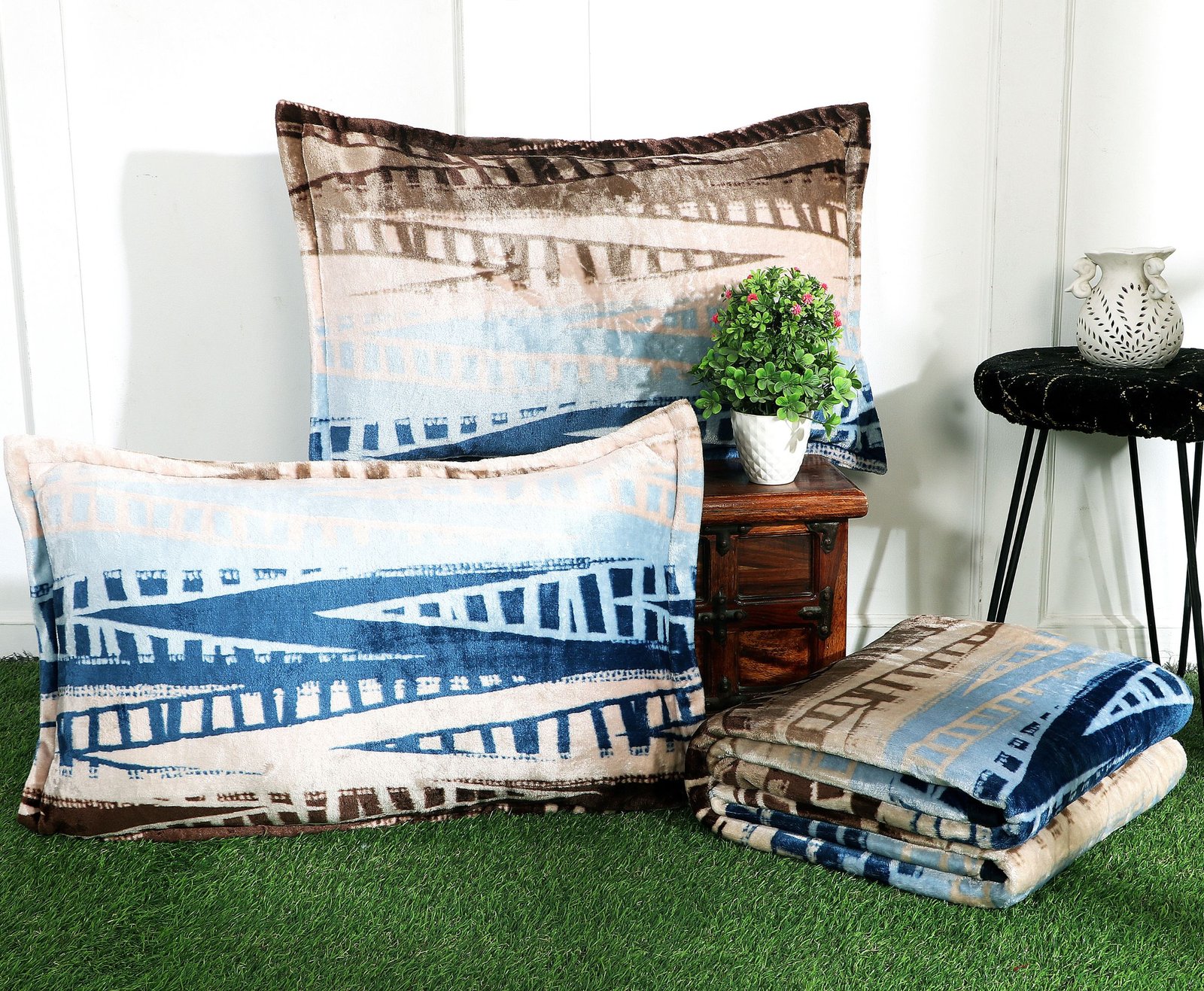 GULLIVAR BLANKETS & BEDDING