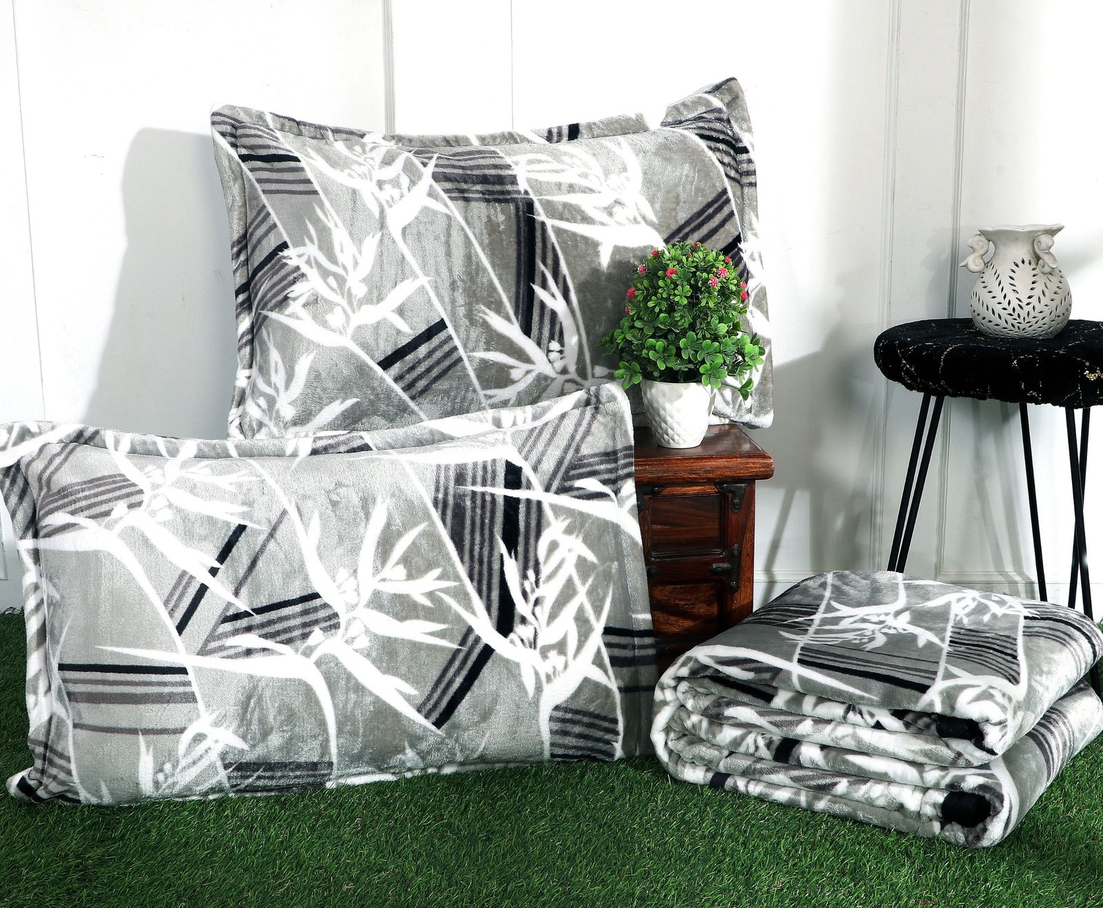 GULLIVAR BLANKETS & BEDDING
