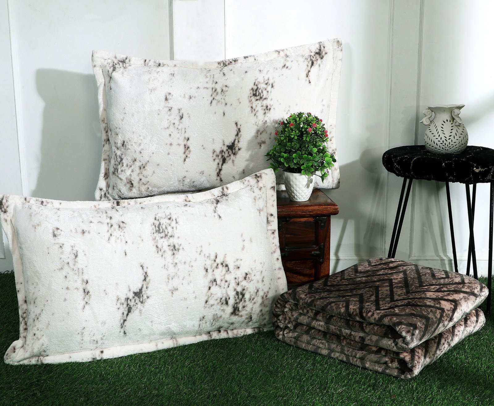 GULLIVAR BLANKETS & BEDDING