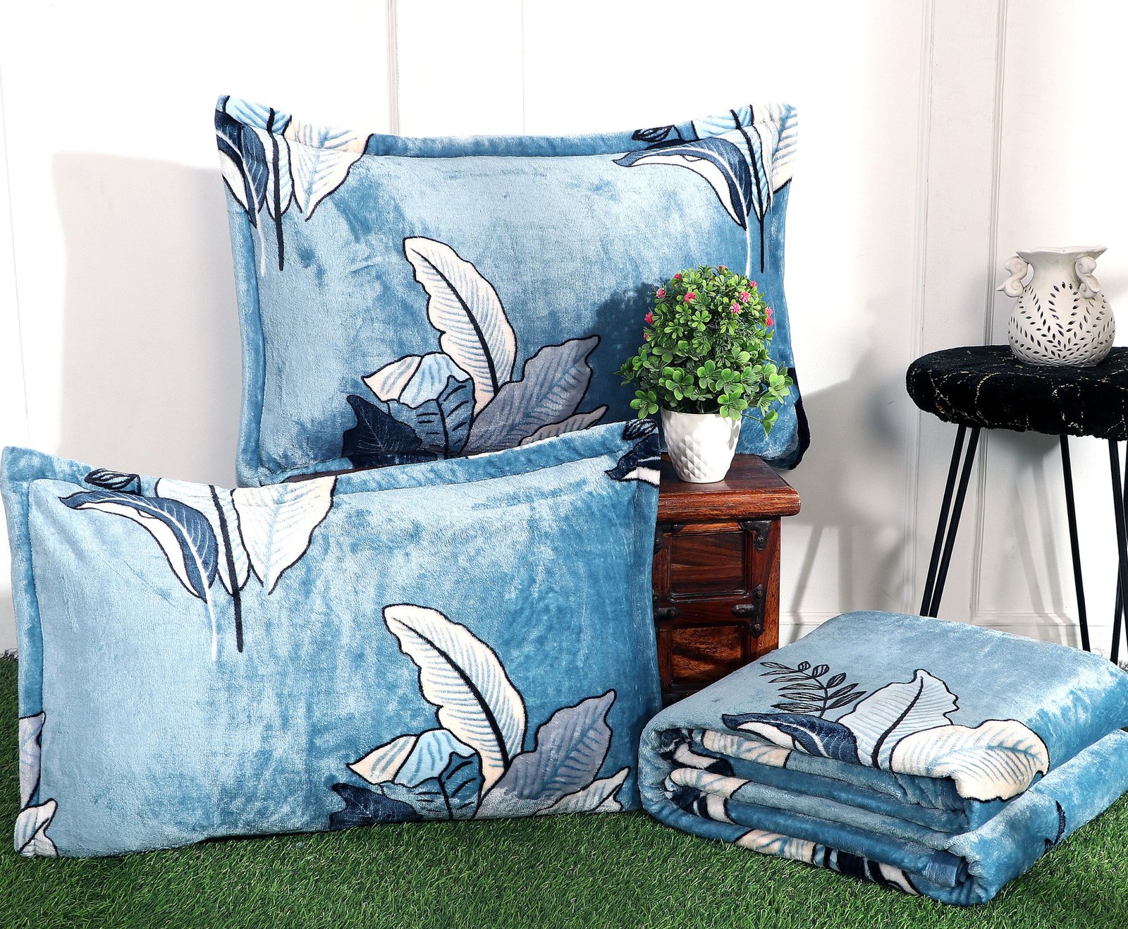 GULLIVAR BLANKETS & BEDDING