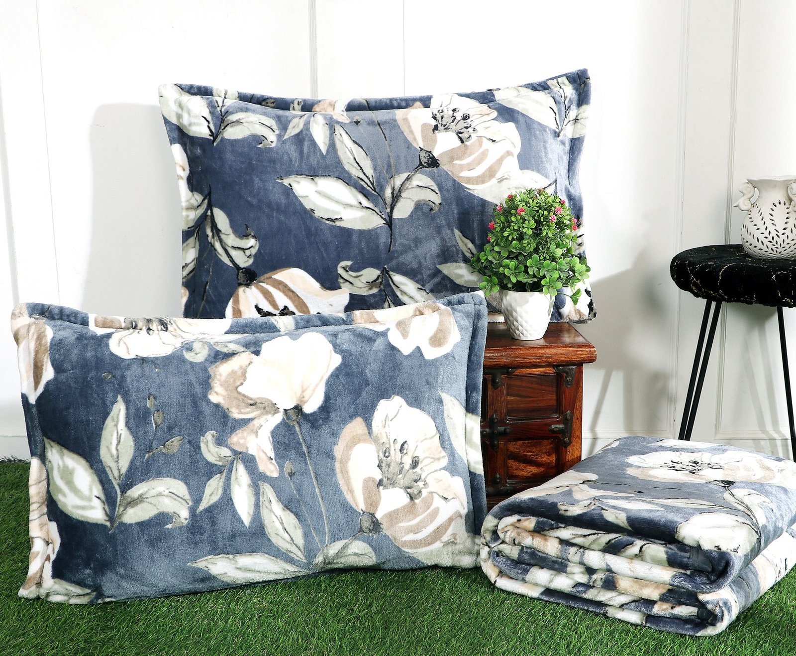 GULLIVAR BLANKETS & BEDDING