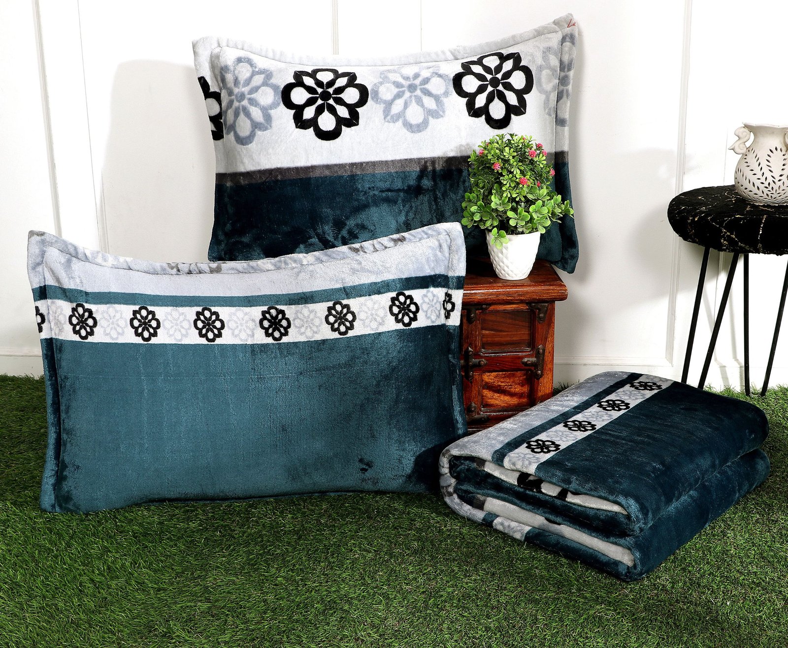GULLIVAR BLANKETS & BEDDING