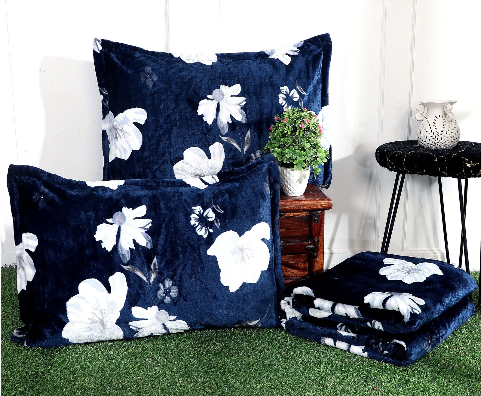 GULLIVAR BLANKETS & BEDDING