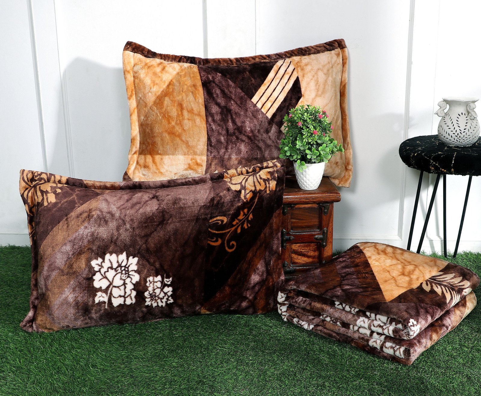 GULLIVAR BLANKETS & BEDDING