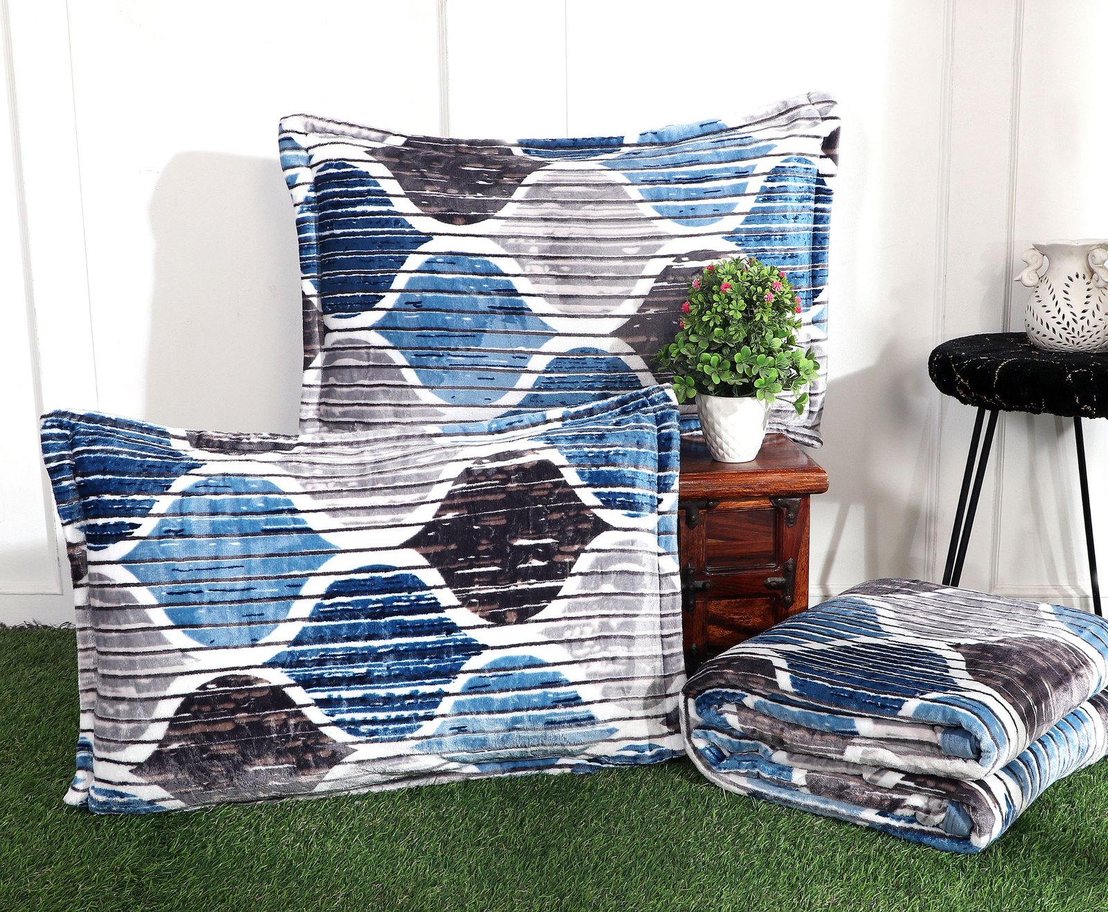 GULLIVAR BLANKETS & BEDDING