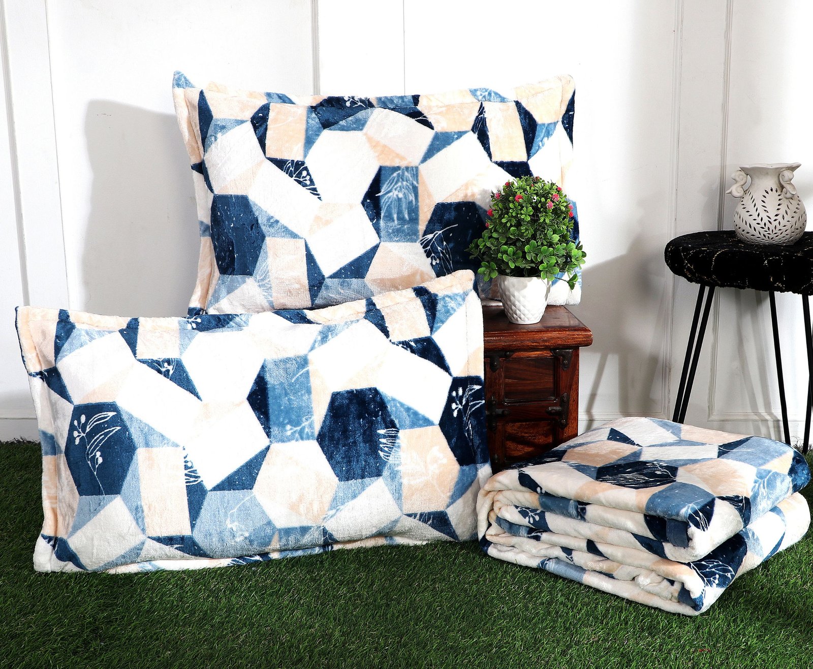 GULLIVAR BLANKETS & BEDDING