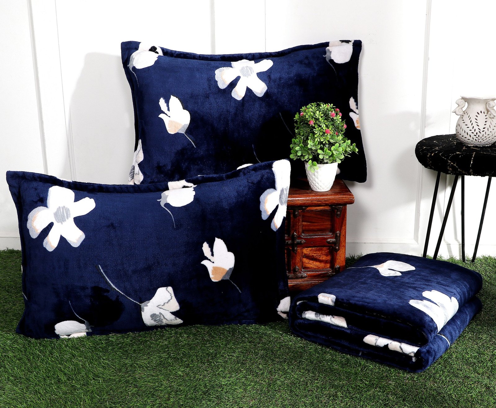 GULLIVAR BLANKETS & BEDDING