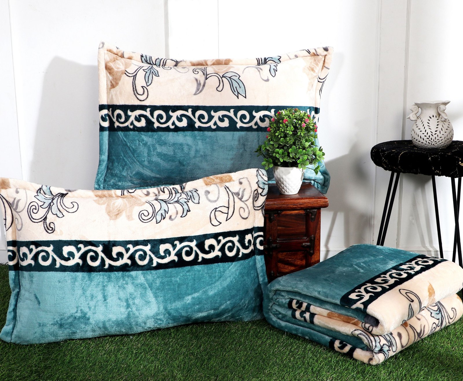 GULLIVAR BLANKETS & BEDDING