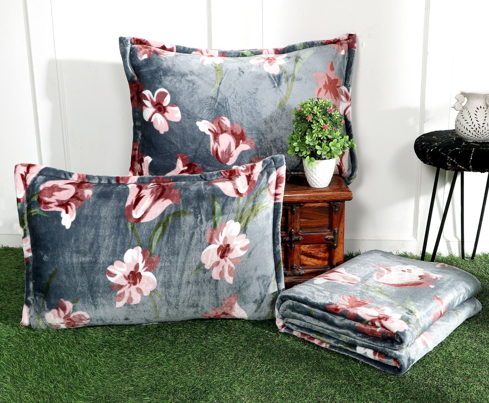 GULLIVAR BLANKETS & BEDDING