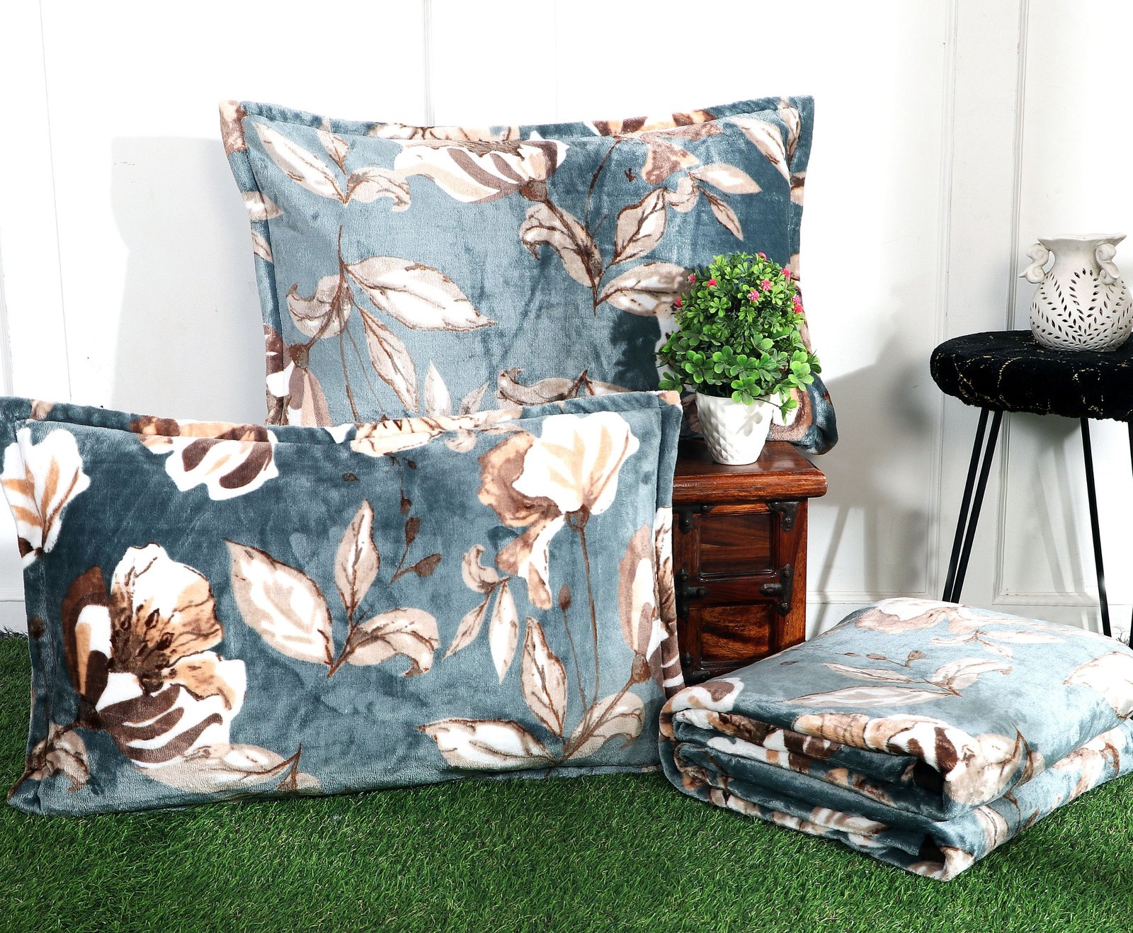 GULLIVAR BLANKETS & BEDDING